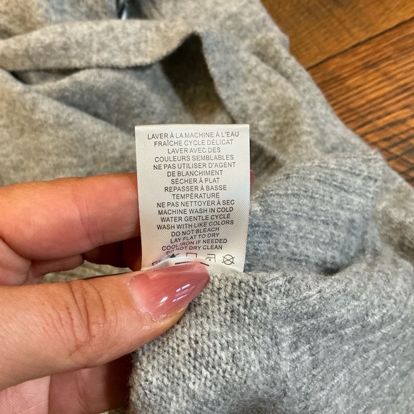 House of Harlow 1960 Off-Shoulder Foldover Sweater Gray Women’s Medium - Picture 9 of 9